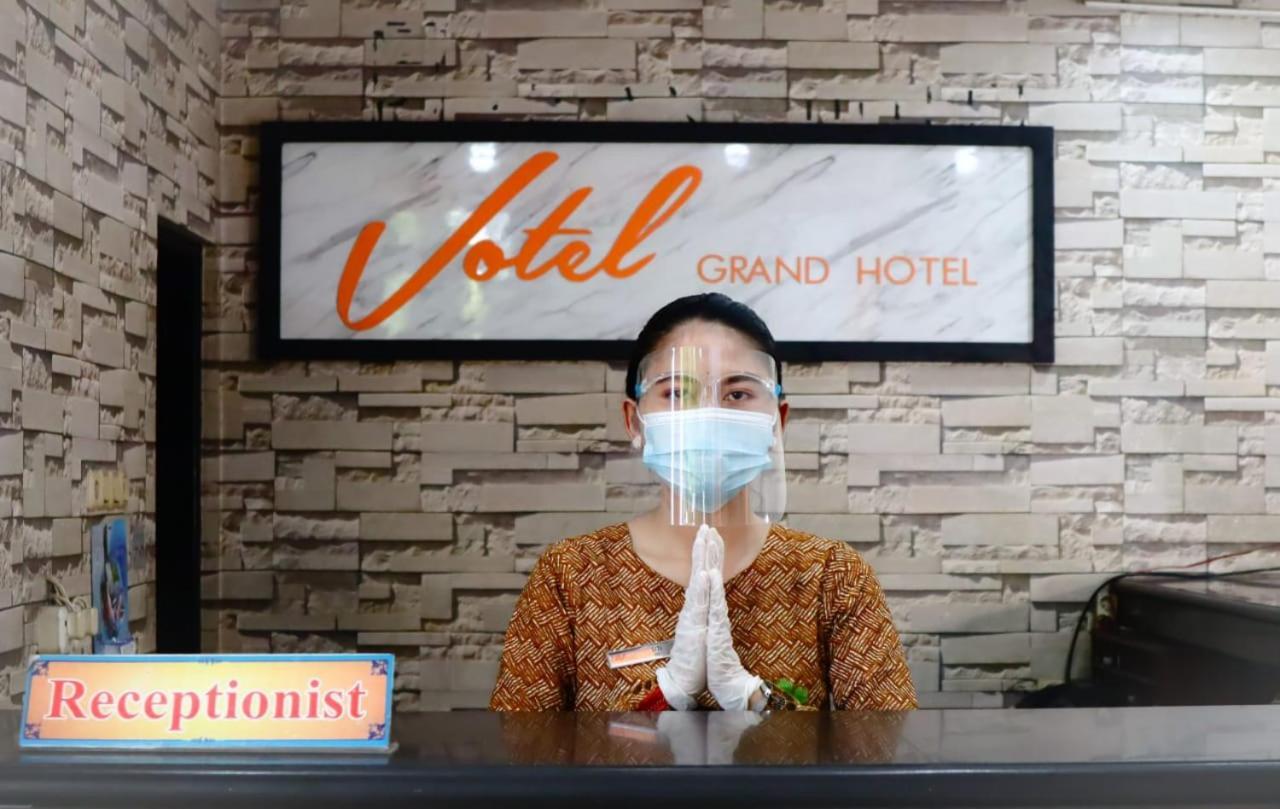 Votel Hotel Tulungagung Exterior foto