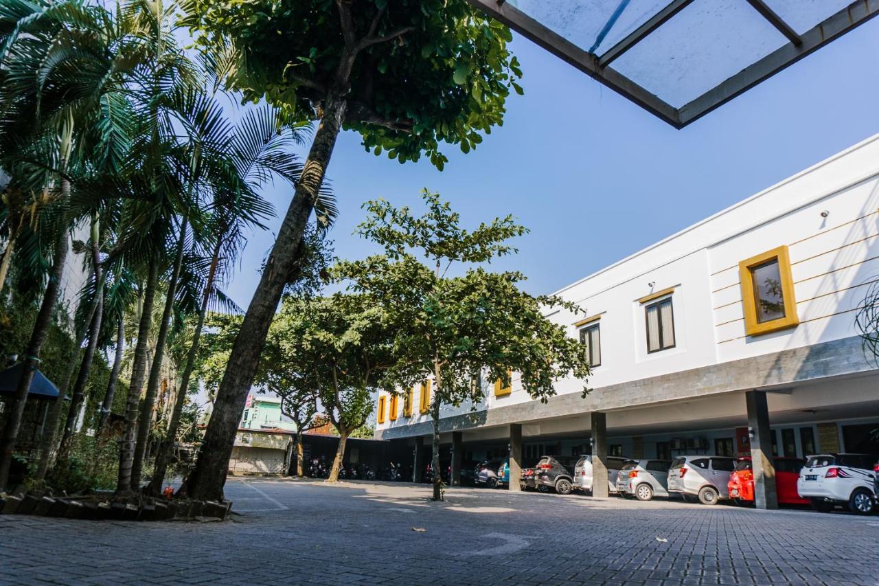 Votel Hotel Tulungagung Exterior foto